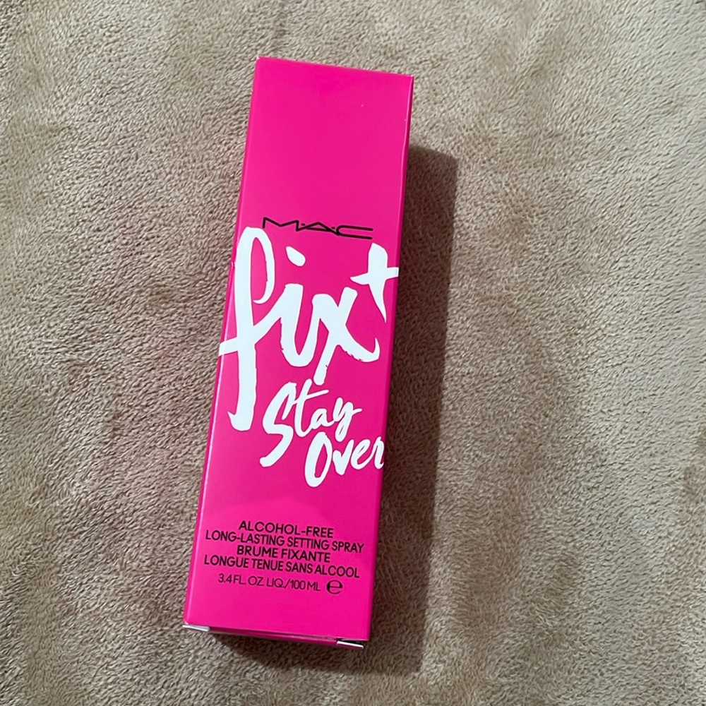 MAC FIX IT STAY OVER SETTING SPRAY MAKEUP all day long no smudges hydrating y2k
